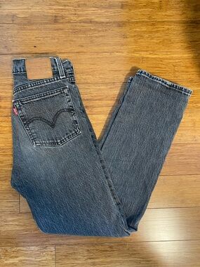 Levi's Women's Straight Leg Jeans in Washed Black